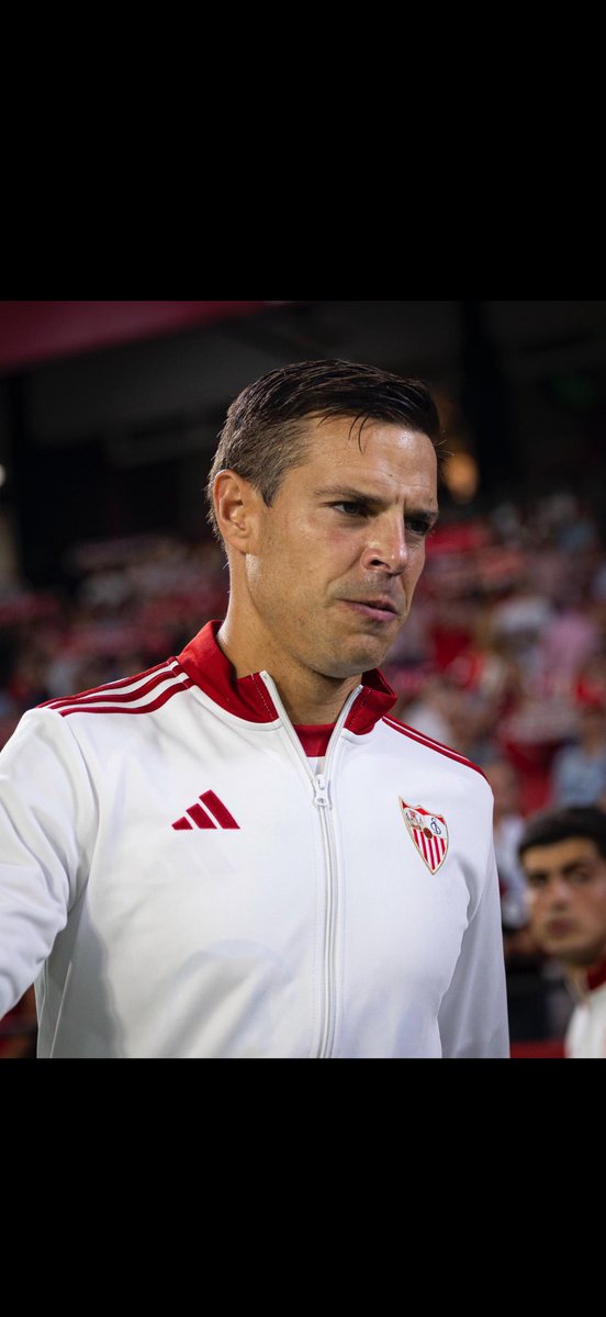 من الصفقات الي ما كنت متوقع تنجح 
بسبب إن اللاعب كثير الإصابات  ولكن الآن ارى عكس ذلك مدافع كبير ذو خبره كبيره ،،،، سيزار .