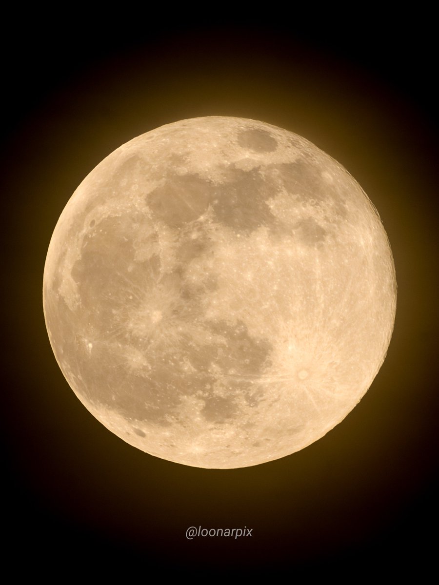loonarpix's tweet image. 251007 Full Moon at 99.9% illumination, first supermoon of the year
#moon #fullmoon #supermoon