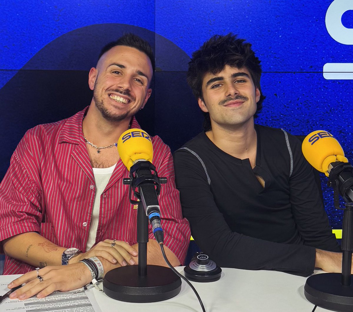ElianVaya's tweet image. ¿Os viene bien el viernes en @La_SER para saber cuándo sale el disco, cómo van a sonar las canciones, qué pasa con Muno y otras preguntas que me habíais dejado sobre #NuevosRecuerdos? 🥳🫧 

@NewsMartinES @MartinUrrutiaES