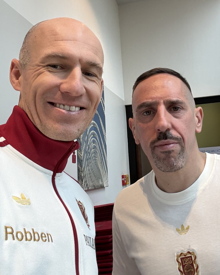 🎶 Oh, and if I (Robben) had that time again
I'd cut inside just like back then
Ribery wide, the crowd would go wild

We were at Bayern, we lived the dream
It was the summer of Robbery 🎶

#football #Bayern #Robben #Ribbery