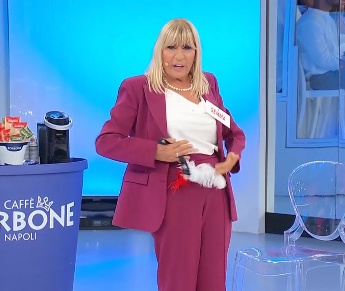 IlMondodellaTV's tweet image. Che caduta di stile!
#Gemma ma si può andare a criticare e ridicolizzare uno perché ha la pancia? Dai anche meno!
#uominiedonne