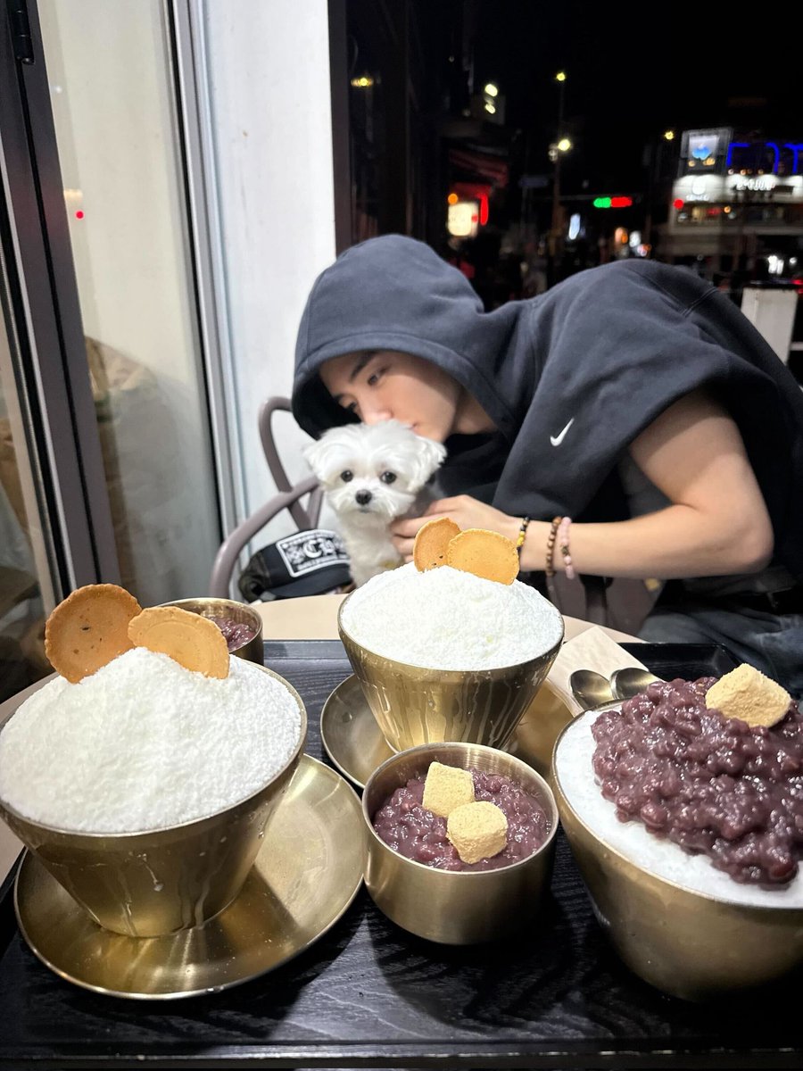 #onedooreats