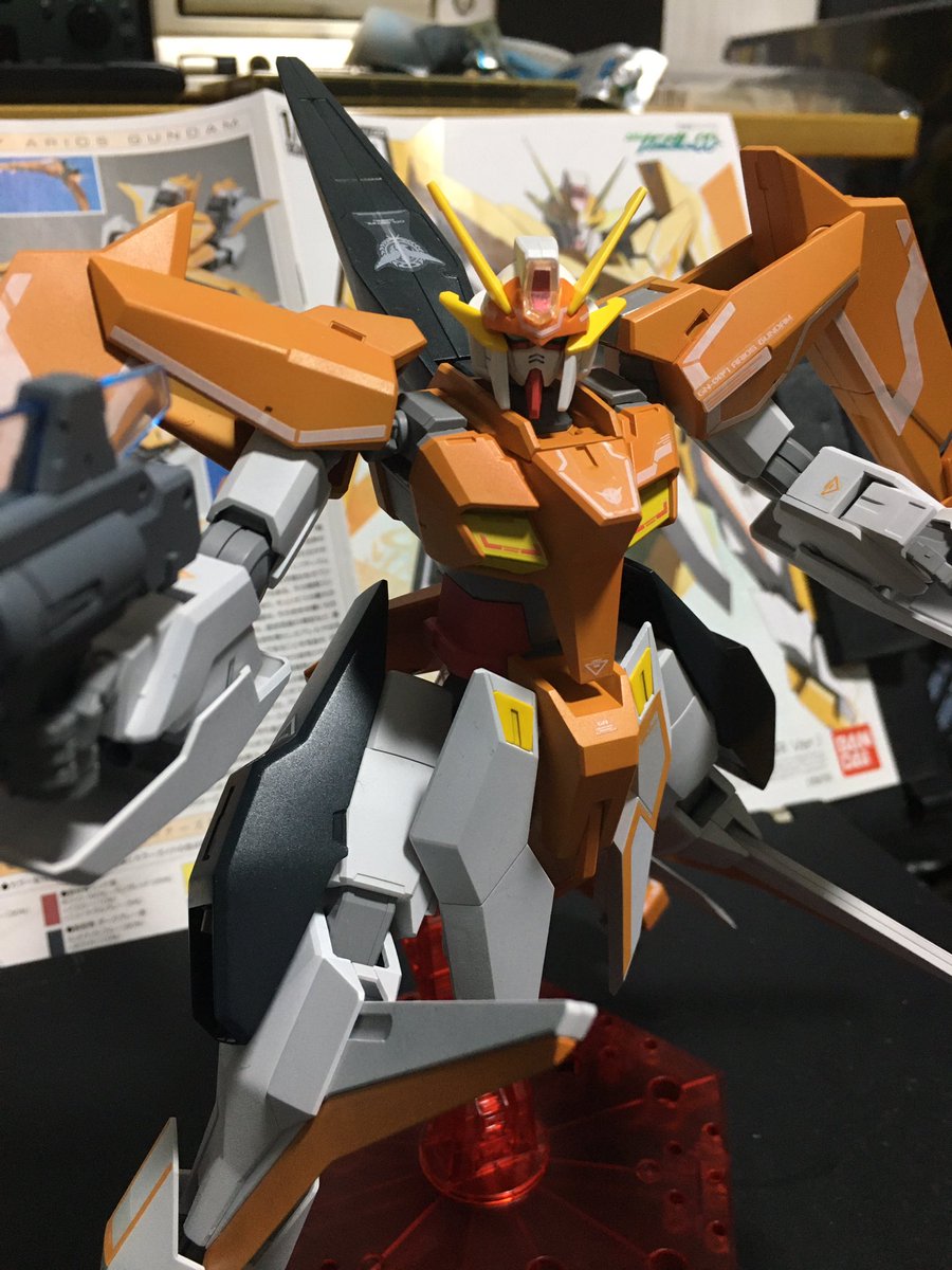 #ガンダム
エアブラシデビューしました！💦
無印100分の1  アリオスガンダムです👀
もっと早く買えばよかったと思いました！
アイハブコントロール！