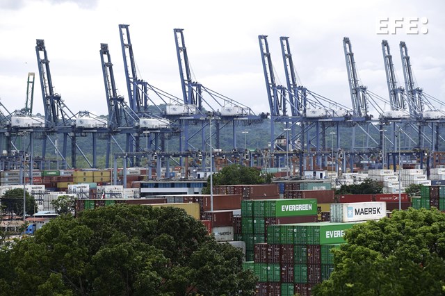 La Organización Mundial del Comercio (OMC) prevé que el comercio global de bienes crezca un 2,4 % en 2025 pero lo hará sólo un 0,5 % en 2026.

efe.com/economia/2025-…