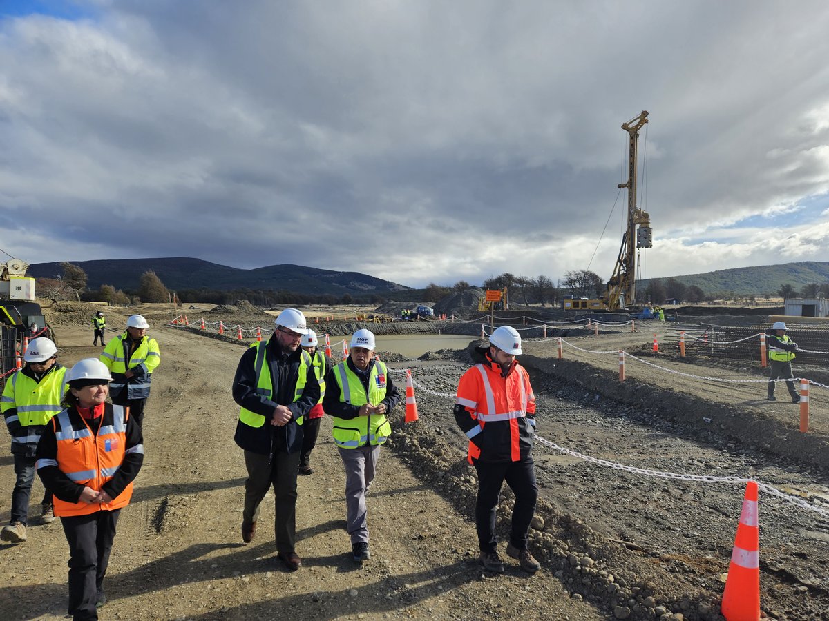 #BuenasNoticias

<a href="/MopMagallanes12/">MOP Magallanes</a> inicia obras de reposición del Puente Rubens en Puerto Natales.

🏗️Con la presencia del Delegado Presidencial Provincial Guillermo Ruiz, Seremi de Obras Públicas José Luis Hernández, y el Director Regional (s) de Vialidad Sebastián Schadenberg,