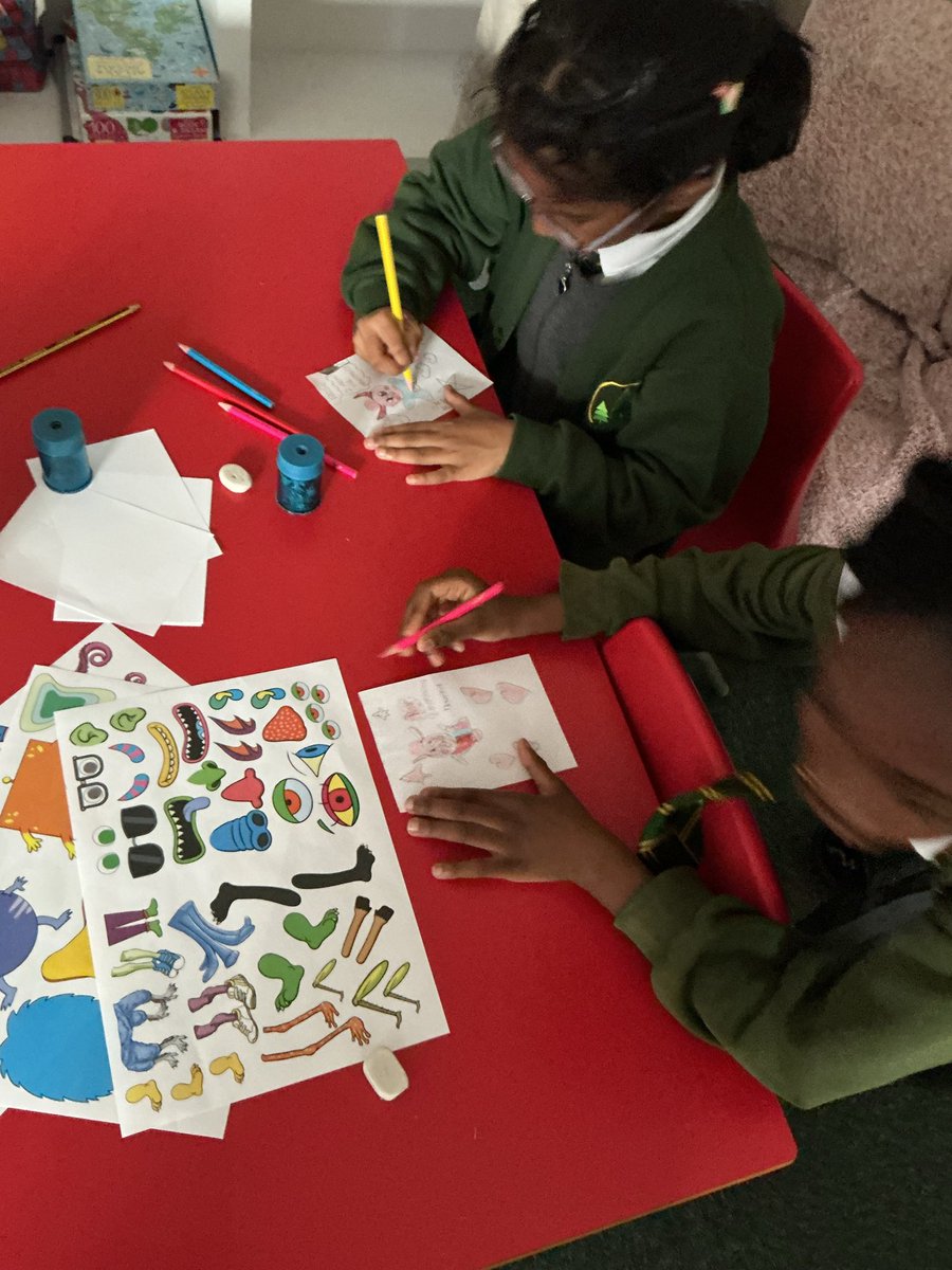 firsprimarysale's tweet image. #Year2Chestnut learnt all about space today to celebrate #WorldSpaceWeek 👽🚀👾☄️