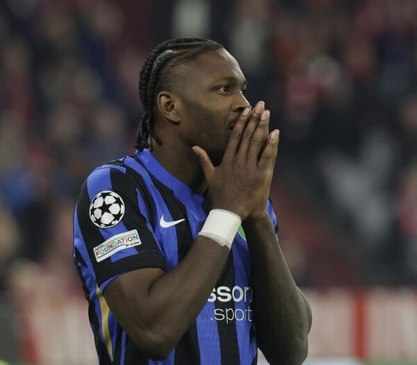 BlogSisal's tweet image. #Thuram ha lasciato l&apos;#Inter col fiato sospeso dopo il match di #Champions con lo #SlaviaPraga ❌

Ora &quot;vede&quot; il rientro: ma potrebbe non arrivare neanche contro la #Roma 🔜

👉bit.ly/42sJA9B#articl…