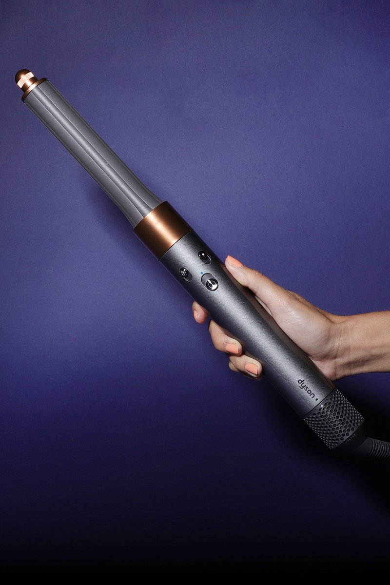designscene's tweet photo. We Tested the Next Generation @Dyson Airwrap™ Multi-Styler - Read more here: https://t.co/Js1TflHRHL
When #Dyson first launched the #Airwrap™ in 2018, I remember the flood of videos on Instagram and #TikTok, hair wrapping around the barrels like magic, frizz vanishing in a single pass. The hype felt unreal. Fast forward to now, and I had the chance to test the brand’s next generation Airwrap™ multi-styler. I can confirm: it feels just as futuristic in my hands as it looked on screen back then.
Photography by Borislav Utjesinovic for DSCENE Magazine