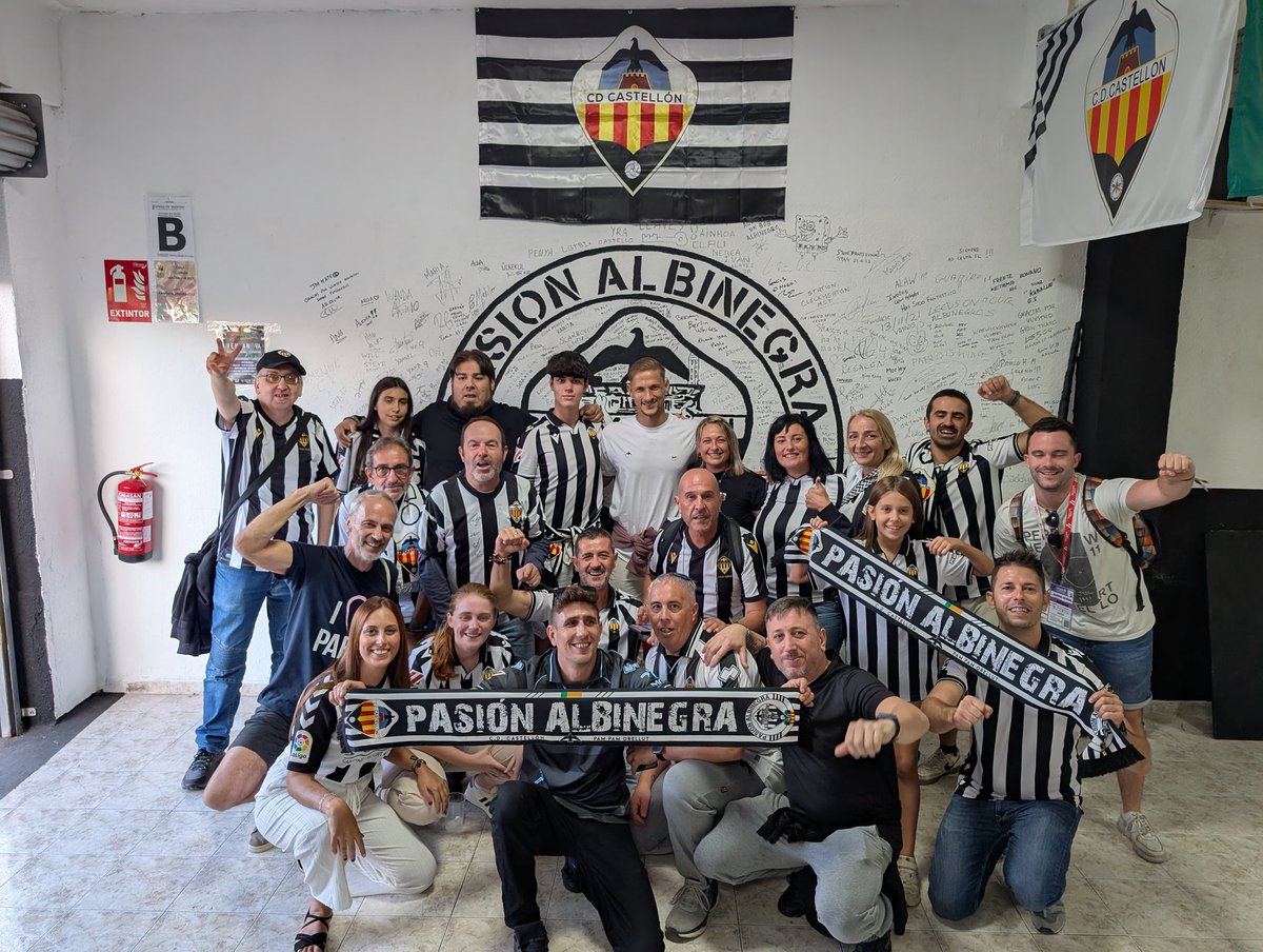 Javito22🤍🖤🐦🔥 (@jalbinegro22) on Twitter photo Lo tenemos !! ✍🏻🤍🖤
Gracias Ronaldo por visitar <a href="/pasionalbinegr3/">Pasión Albinegra</a> por primera vez y plasmar tú autógrafo en nuestro logo. Seguro que no será la última 🫂 Lo tenemos !! ✍🏻🤍🖤
Gracias Ronaldo por visitar <a href="/pasionalbinegr3/">Pasión Albinegra</a> por primera vez y plasmar tú autógrafo en nuestro logo. Seguro que no será la última 🫂