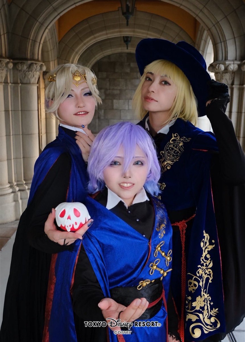 9/18🏰ツイステ　寮服ポム👑🍎🏹

美しき女王の奮励の精神に基づく寮
ポムフィオーレ

#Dハロ仮装2025 #Dハロ仮装 #Dハロツイステ仮装