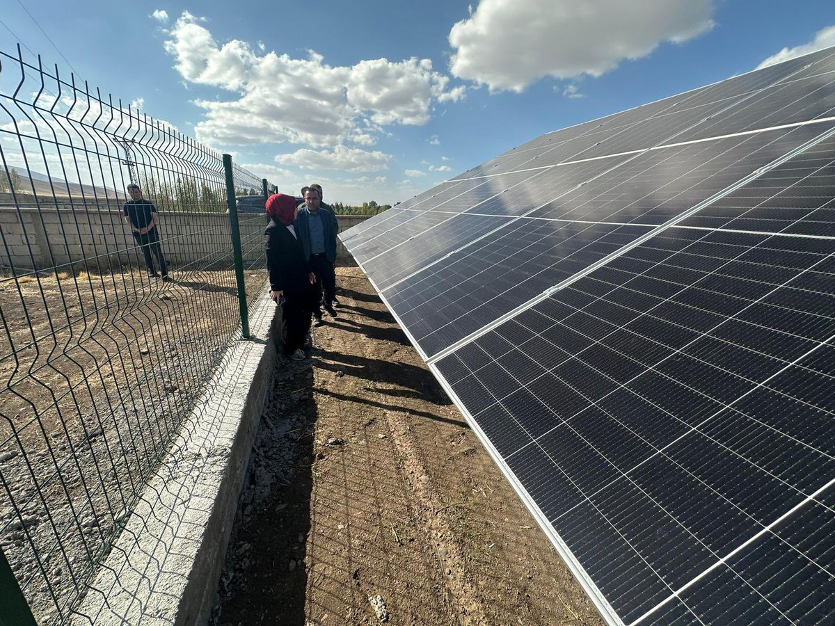 Kaymakamımız Sayın Kübra BAKA KILIÇ, Bayıraltı Köyü’nde yapımı devam eden Güneş Enerjisi Santrali (GES) projesini yerinde inceleyerek proje hakkında yetkililerden bilgi aldı.