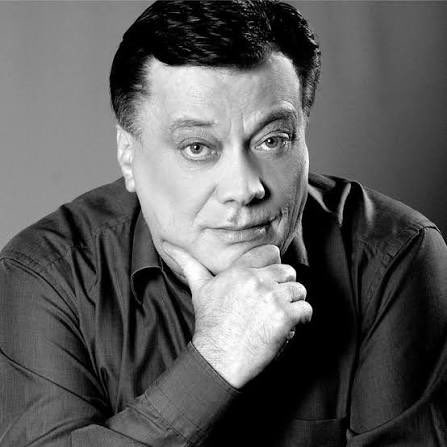 Işıklar içinde uyu efsane 🙏🏼

“Pahalı araba alıp, pahalı klip çekebilirim. Ama niye komşum açken bunu yapayım? Benim için zevk halka katkı sağlamak, 100 insanı doyurmak veya kimsesizlere yardım etmek. Ölünce iyi şarkıcı değil iyi insan olarak hatırlanmak isterim.”
• Halid Bešlić