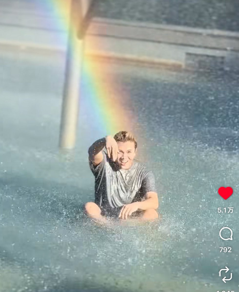 ｢あ～なんで～好きになっちゃったのかなぁ｣でこれなの笑い死ぬけど虹掛かっちゃってるのがまじで1500年に1度のアイドル・佐々木大光。