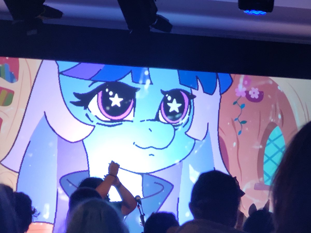 SweetPeaPonyArt's tweet photo. Risked going to Birmingham to go to UKPC and meet up with a load of friends. I enjoyed spending time with you all, thank youuu 🫶

I'm sorry if I was quiet/not very talkative to anyone, I'm so tired and have been fighting off an anxiety attack all weekend 🫣 https://t.co/WM3cqhdKUh