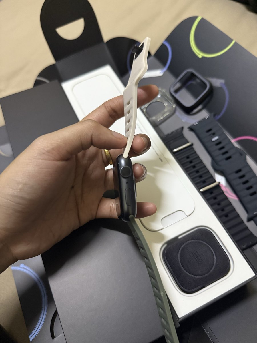_slothshop_'s tweet photo. Apple watch S5 44mm Nike จอไม่มีตำหนิ ติดฟิล์มตลอด 

สุขภาพแบต 95% 

พร้อมโอนลดให้ 4050 รวมส่งค่ะ

#ส่งต่อ #applewatchมือ2 #applewatchมือสอง #แอปเปิ้ลวอช #นาฬิกามือสอง #ส่งต่อapplewatch #appleth https://t.co/71EIYRqnoA