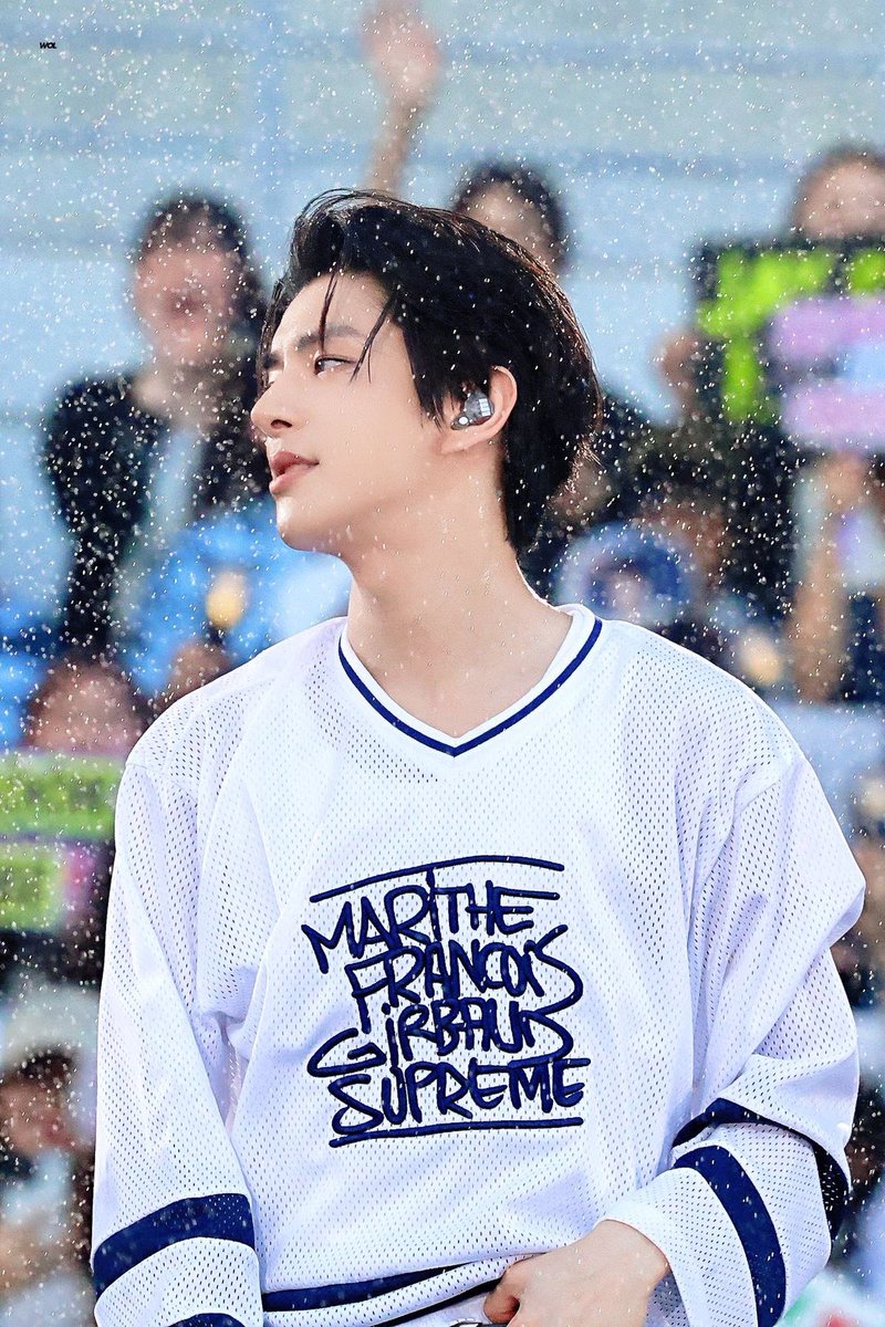 this picture is magical oh my god