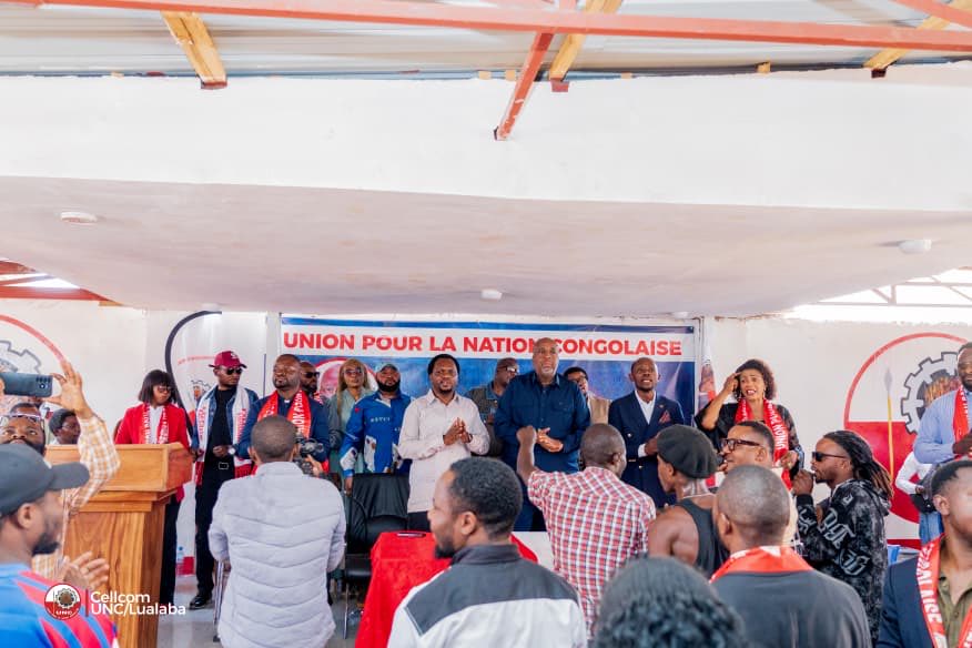 De passage à Kolwezi le Ministre ⁦<a href="/molendosakombi/">SAKOMBI MOLENDO aimé</a>⁩ comme dans ses habitudes a tenu à saluer les cadres  du Parti réuni au siège. 

Un moment fort qu’il a mis à profit pour requinquer les cadres et raffermir notre idéologie axé sur le bien-être du peuple.