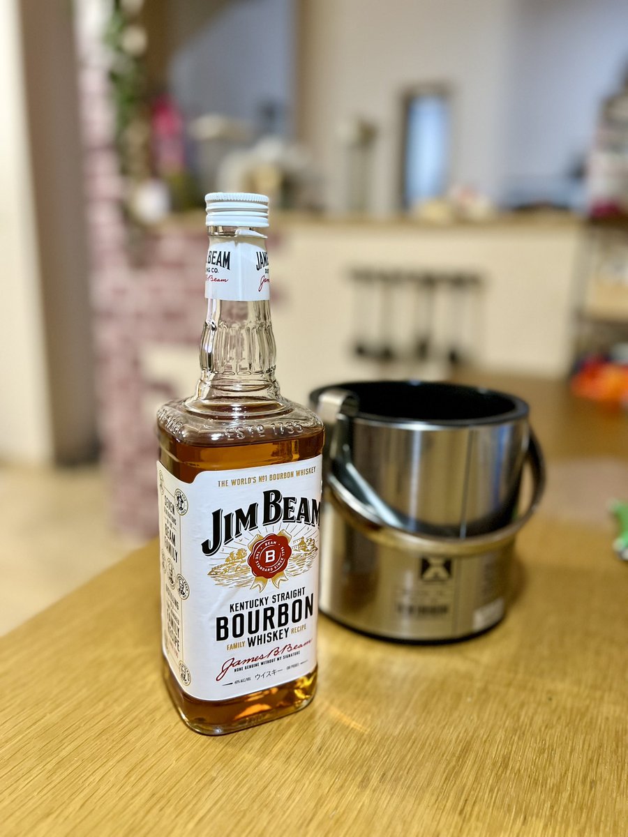 Yohei0811's tweet image. スピッツの新曲
テレビサイズの部分練習始めた🎸

良すぎる🎼

バーボンソーダ飲もう🥃

#ジムビーム