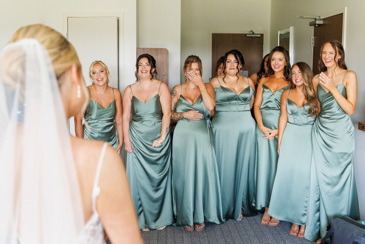 SpringfieldCC1's tweet image. From “yes to the dress” to the big day itself! Bridesmaids are the ones who bring the laughs, tears, and endless support. 💐
📸: Ashlee Mintz Photography
Ready to plan a wedding filled with unforgettable memories? Book a tour of our venue today: springfieldcc.net/weddings/