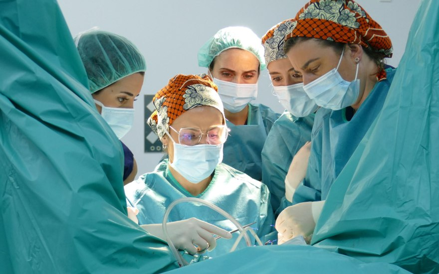 Los partos o la obesidad, entre otros factores, pueden provocar el prolapso de órganos pélvicos, provocando que la vejiga, los intestinos o el útero se deslicen fuera de lugar f.mtr.cool/rsybznvwth