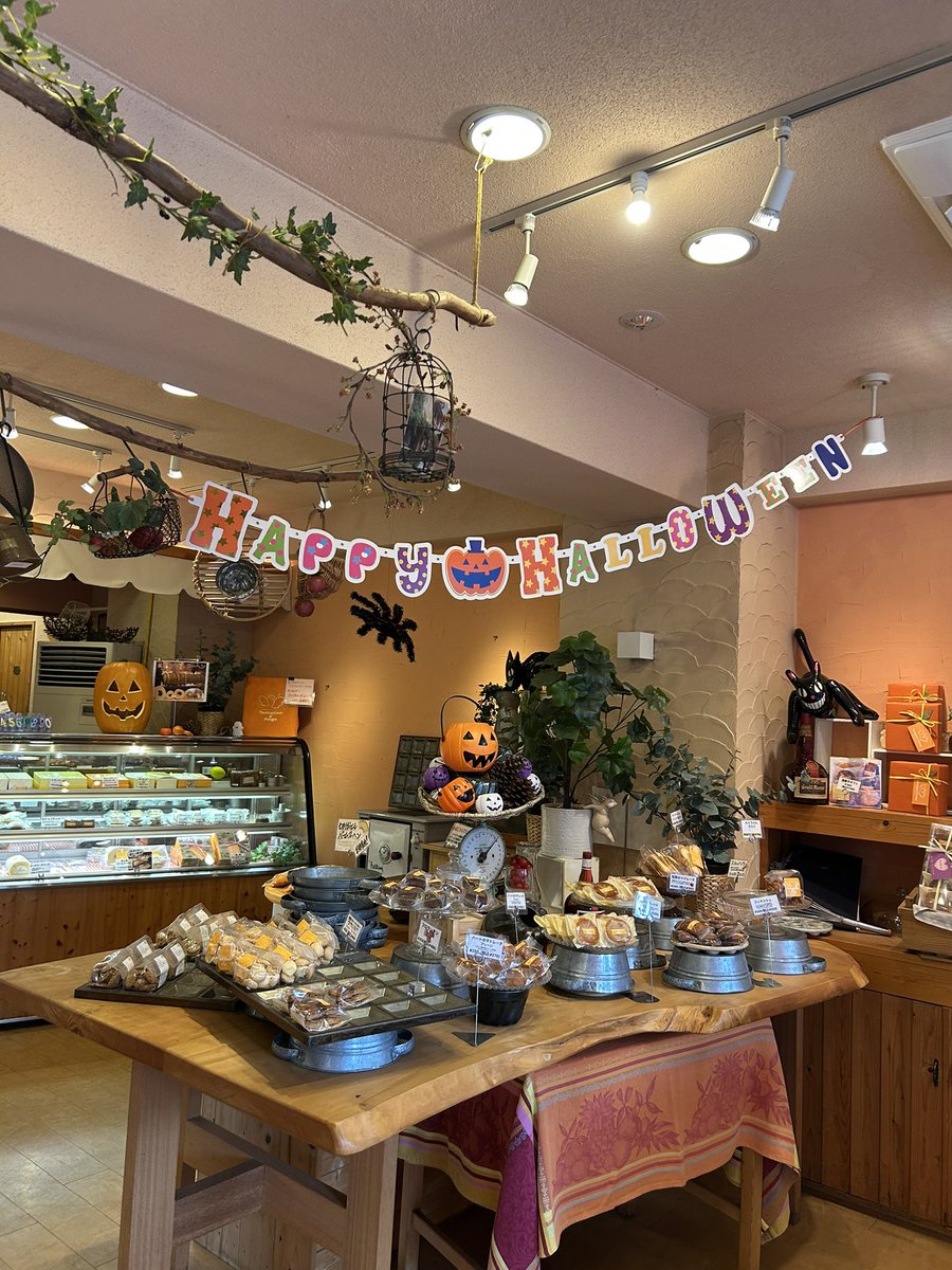 5 days ⭐️ Kinkaku-ji, surrounding areas and this delicious bakery!

Kinkakuji was a revisit cuz i am also using this week for goshuin hunting