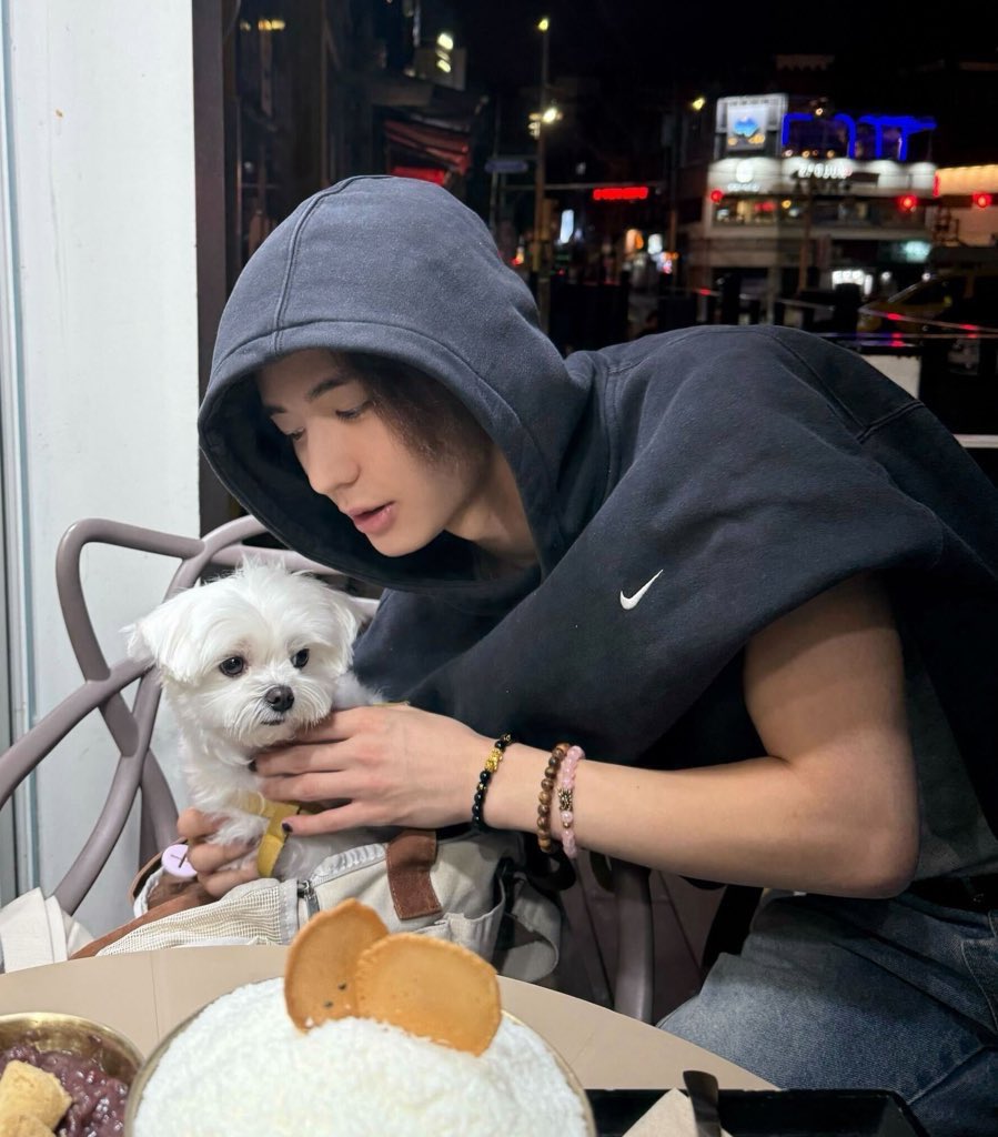 𝙨𝙩𝙖𝙮.. tweet media