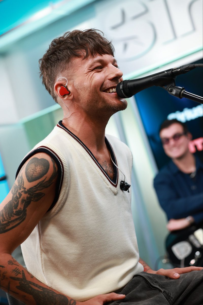 LTHSOURCE's tweet photo. 📸 | Louis for @SIRIUSXM ! 

Credit : @MorningMashUp 

Via @LWTReports https://t.co/DFKFF88tCZ