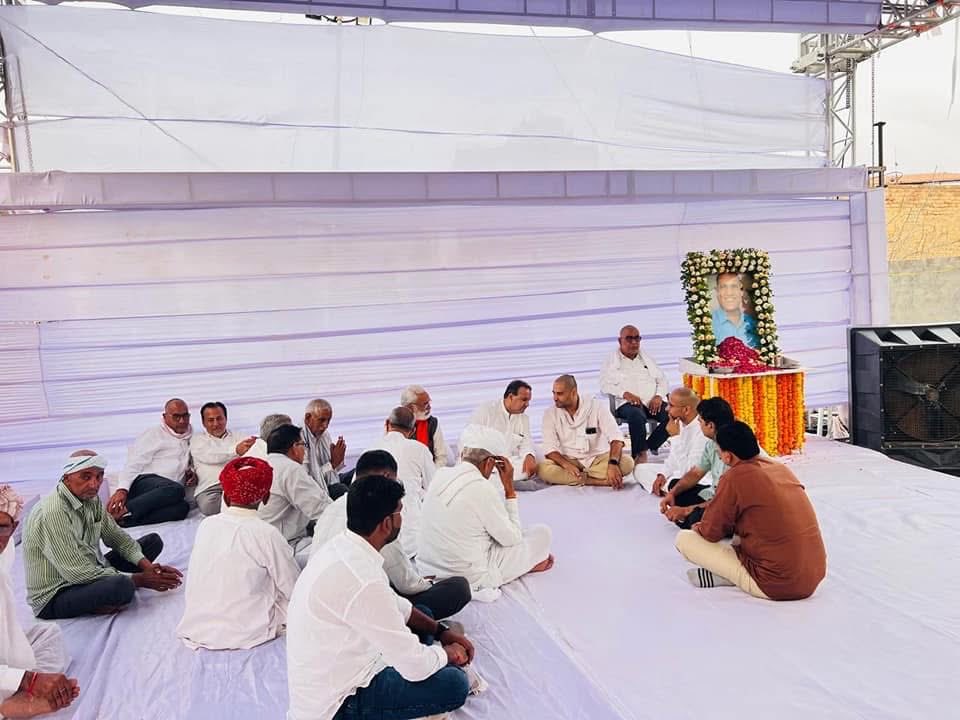 KISHNARAM_MLA's tweet image. आज बीकानेर में पूर्व नेता प्रतिपक्ष, पूर्व सांसद,  पूर्व जिला प्रमुख एवं गांव व किसान की मजबूत आवाज रहे स्व. श्री रामेश्वर जी डूडी के निवास पहुंचकर श्रद्धांसुमन अर्पित किए तथा परिवारजनो से मुलाकात की ।