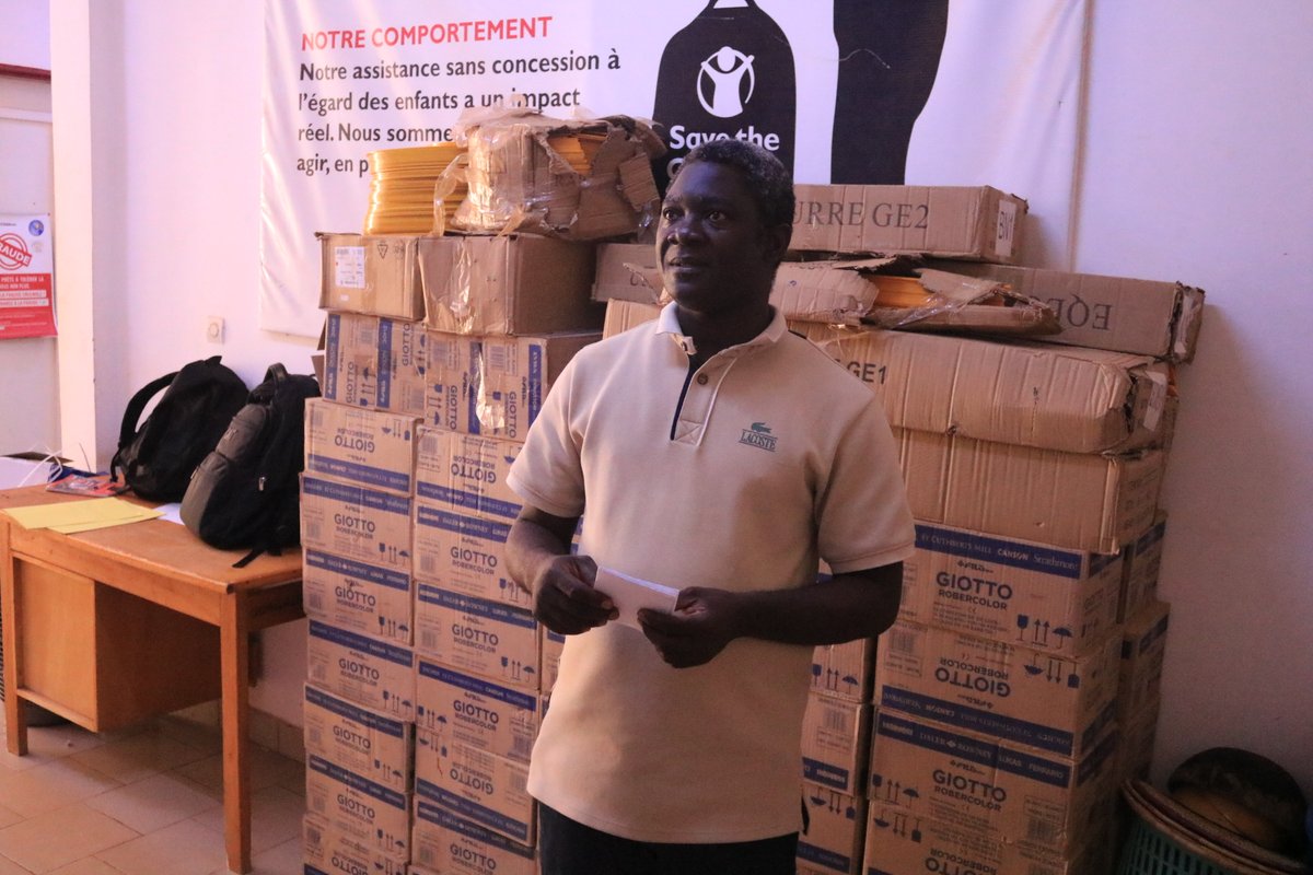 SaveChildrenBF's tweet image. @SaveChildrenBF  remet des kits scolaires au #STESU/#MENAPLN et à la #DGSU/#MESFPT.
Une action qui renforce la résilience du système éducatif et soutient la continuité de l’apprentissage en contexte d’urgence.
#EducationEnCrise #BurkinaFaso #ESU