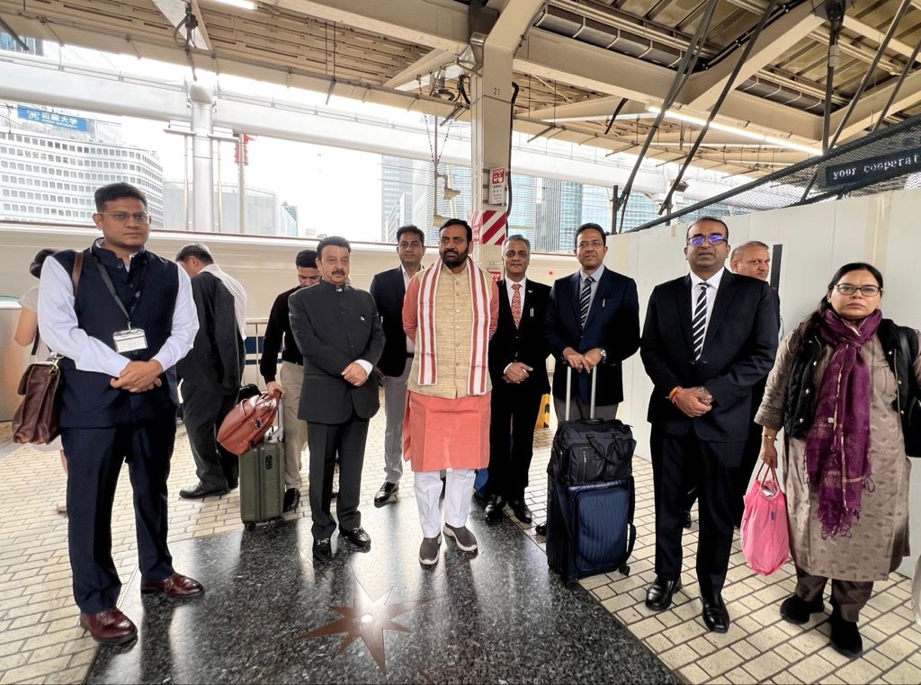 ख़ुद को मारी गोली ! 

हरियाणा के सीनियर IPS अधिकारी और ADGP वाई पूरन कुमार ने अपने सरकारी आवास में खुद को गोली मारकर खुदकुशी कर ली

उनकी पत्नी, IAS अमनपीत पी, इस समय मुख्यमंत्री नायब सिंह सैनी के साथ जापान दौरे पर हैं

पुलिस ने मौके से पिस्तौल बरामद कर ली है और पूरे मामले की जांच