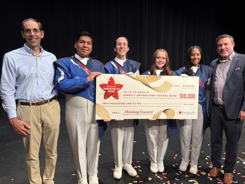 SpartanburgD5's tweet image. 🥁 BIG NEWS! 🥁
The Byrnes High Rebel Regiment has been selected as one of just 10 bands in the nation to march in the 100th Macy’s Thanksgiving Day Parade in NYC in 2026! 🎉. Big Apple, here they come! 🍎🎶 So proud of our students & staff! 💙 #WeAreD5 #D5Talent #MacysParade