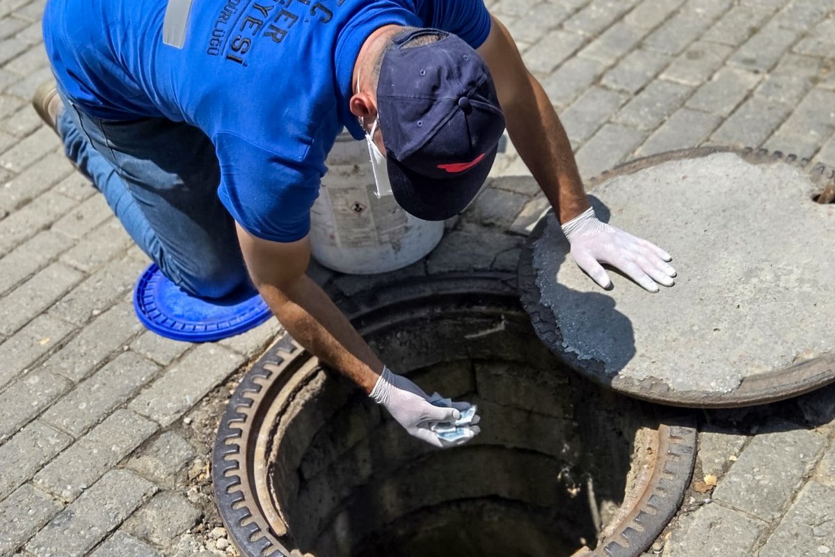 Vatandaşlarımızın sağlığını tehdit eden kemirgen ve haşerelere karşı ilçe genelinde kapsamlı ilaçlama çalışmalarımızı sürdürüyoruz.

Ekiplerimiz, insan sağlığına zarar vermeyen ve Sağlık Bakanlığı onaylı ilaçlarla düzenli ilaçlama yaparak salgın hastalık risklerini azaltıyor.