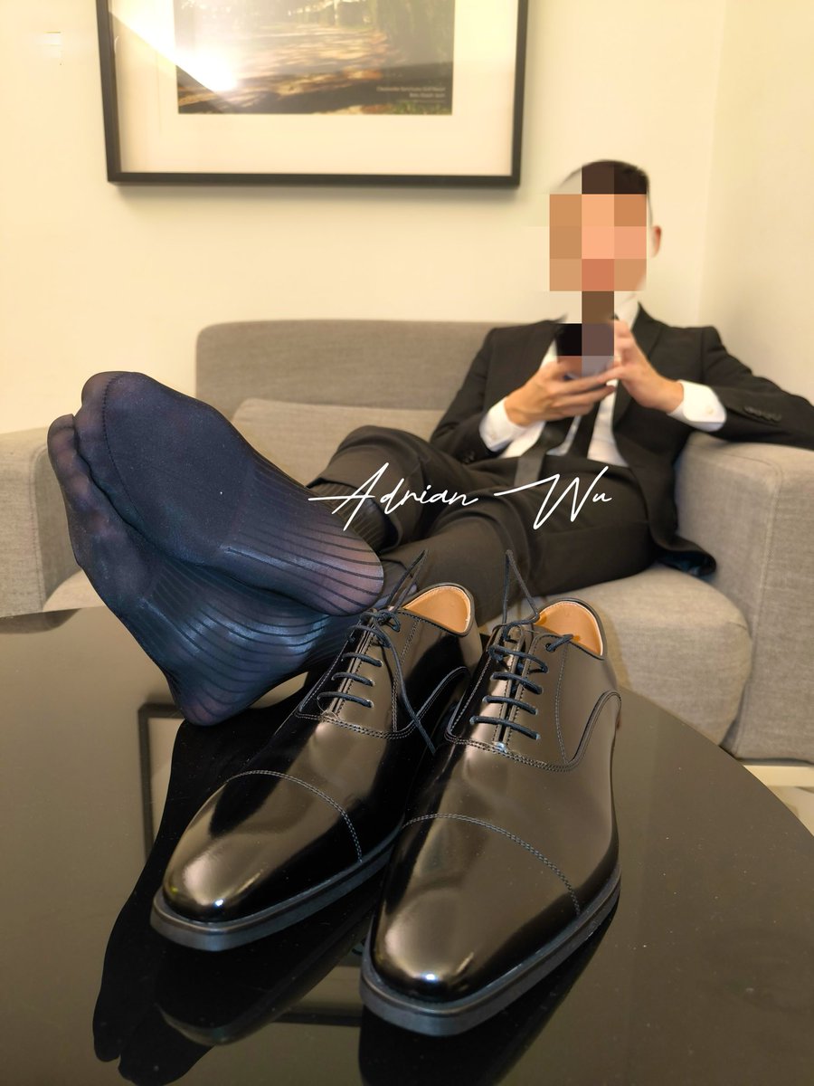 你的西裝男友下班了

#西裝 #皮鞋丝袜