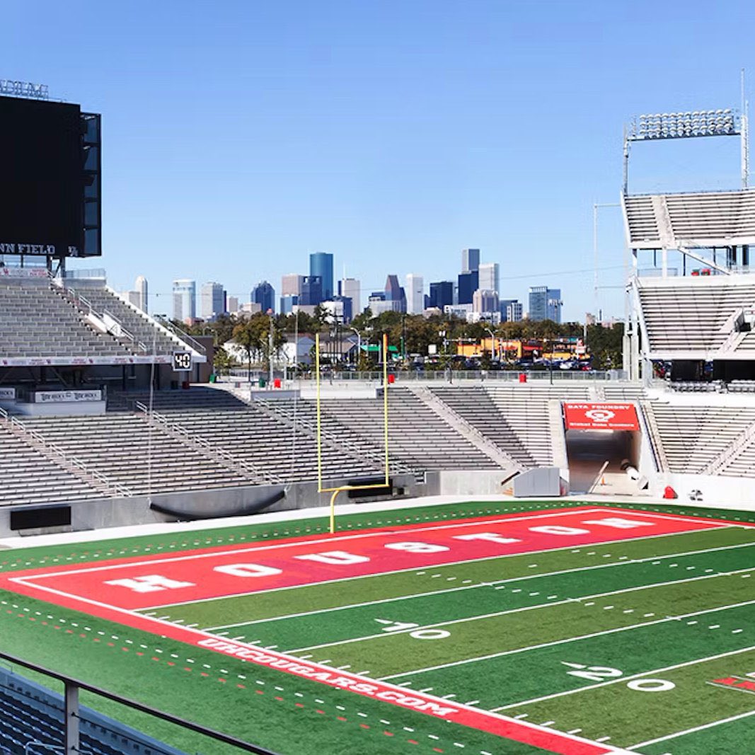 YIMBYLAND's tweet image. More stadiums should build around the view of their city’s skyline.