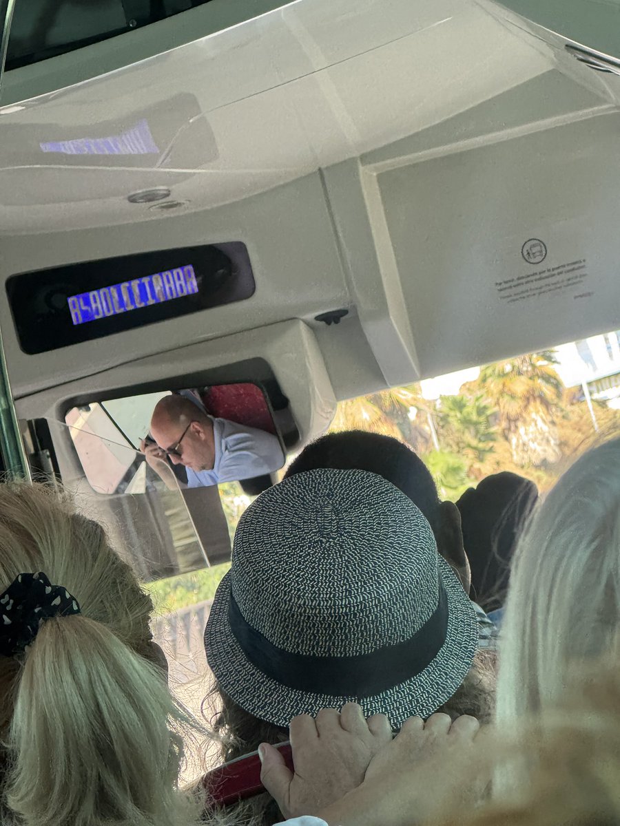 poshtrucker1's tweet image. Good to know that this bus driver with a full bendy bus on route to the main station takes his job seriously.. 

Sad with his phone to his ear.. only 6mins from final destination. Let’s hope we make it alive. Rather than dead? 

#bus #spain #differentrules #professionaldriver
