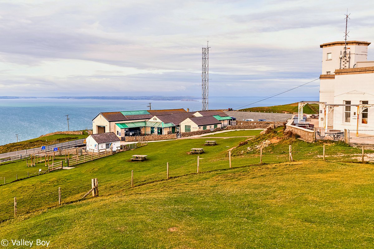 BJRoberts's tweet photo. Today's early morning westerly view to Ynys Môn, from the back of Llandudno Great Orme's Summit Complex.@Ruth_ITV @WalesCoastPath @NWalesSocial @northwaleslive @OurWelshLife @northwalescom @AllThingsCymru #Llandudno #GreatOrme #SummitComplex #YnysMôn #WesterlyView #October #Wales https://t.co/N39uVtDiYs