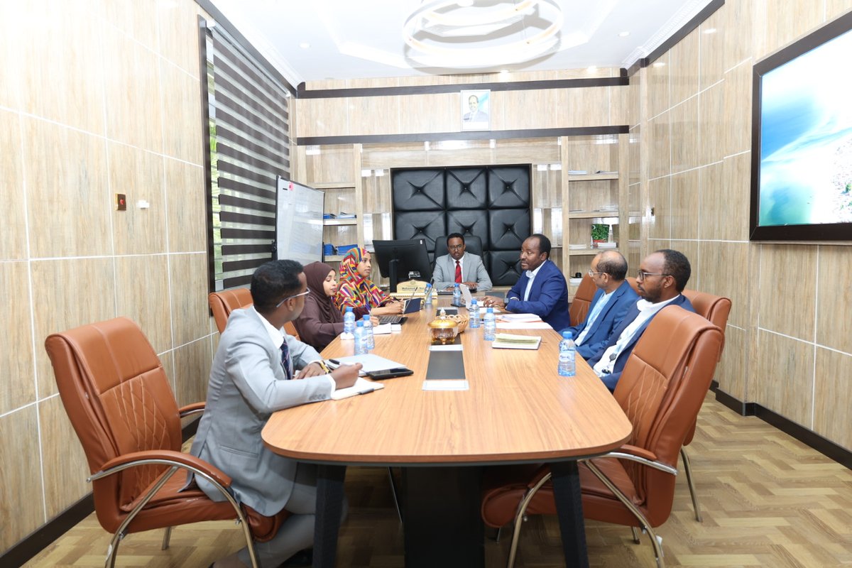 MoPIED_Somalia's tweet image. The M&amp;amp;E department at MoPIED Somalia conducted a meeting today with the @FAOSomalia delegation, led by Mr Wakweya Tamiru, Head of M&amp;amp;E, along with Mr Kunow Abdi, Head of the Livestock Sector, and Mr Laxman Reddy, Head of the Agriculture Sector.