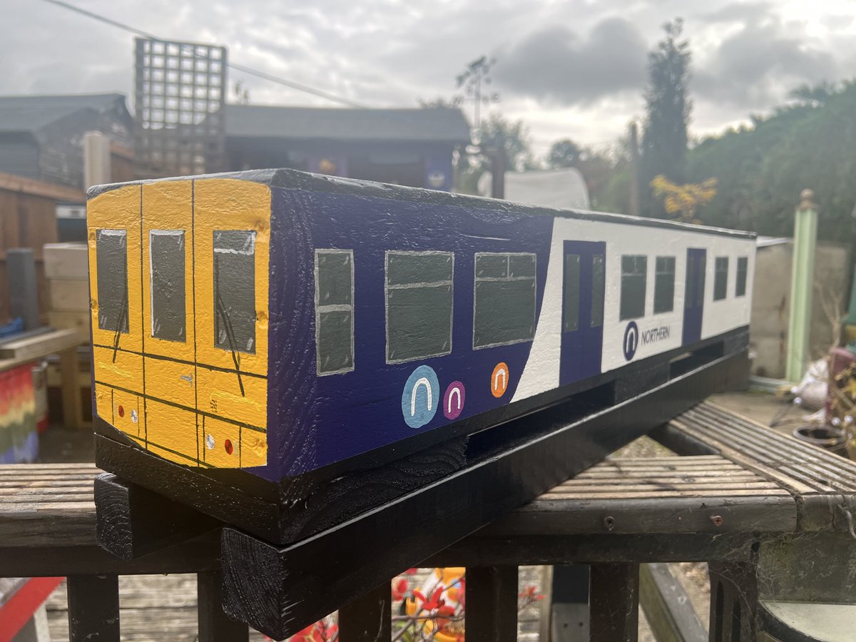 TGFletcher's tweet image. New!

Handmade &amp;amp; Hand Painted

Locomotive / Train Garden Planter

This is my first attempt at the Northern livery 🙈

This is inspired by a #Class319 #Northern #ElectricMultiUnit #EMU

Approx Size 89.5 x 21.5 x 17cm

£60
—

p&amp;amp;p is available but prices vary on weight &amp;amp; postcode