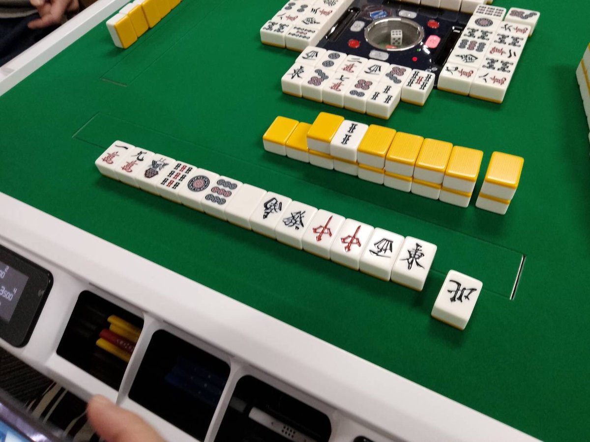 poko_mahjong's tweet image. 本日夜のリーグ戦にて
みーくまさん人生初役満国士無双おめでとうございます🎉
直前にしんさんとどっちが先に役満あがるか競争やねって言ってた直後やったからびっくりしました！
満面の笑みでこちらも嬉しくなる様な対局でした☺️
#健康麻雀　#役満