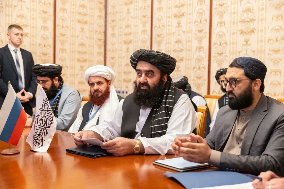 وزیر امور خارجهٔ امارت اسلامی، مولوی امیرخان متقی، در دیداری رسمی با وزیر خارجهٔ فدراسیون روسیه، آقای سرگئی لاوروف، دربارهٔ روابط دوجانبه و مسائل مهم منطقه‌ای گفت‌وگو کرد.