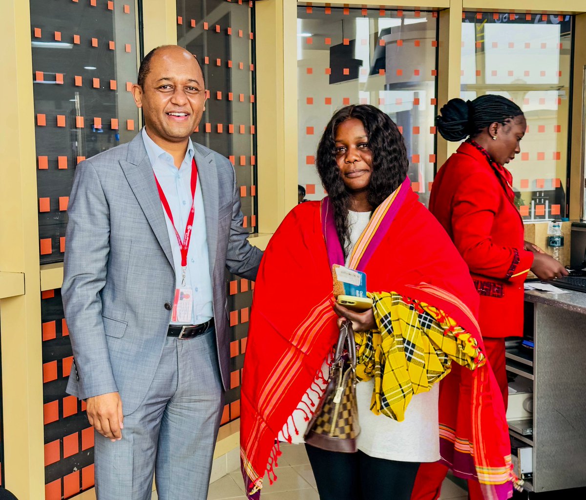 KenyaAirways's tweet image. This Customer Service Week, our teams at airports across our network have been spreading smiles, sharing moments, and celebrating the people who make every journey special; our guests. 

At Kenya Airways, great service begins with genuine connections.

#CSW2025 #ThePrideOfAfrica