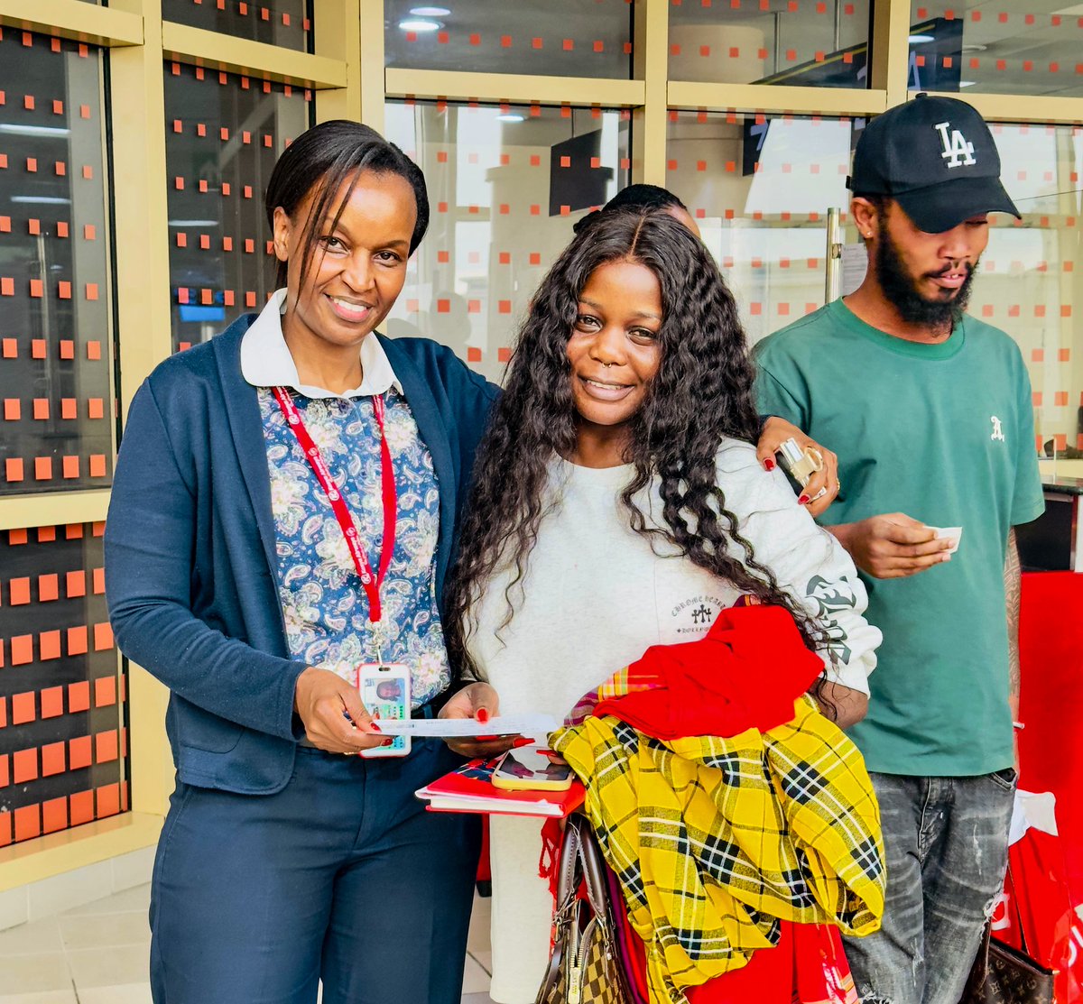 KenyaAirways's tweet image. This Customer Service Week, our teams at airports across our network have been spreading smiles, sharing moments, and celebrating the people who make every journey special; our guests. 

At Kenya Airways, great service begins with genuine connections.

#CSW2025 #ThePrideOfAfrica