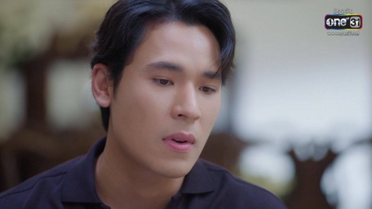 ยัยปิ่นก็แสนดีมาก สอนพี่ชายร้อยพวงมาลัยไปไหว้ขอโทษเจ้าก่ำฟ้า ส่วนพี่ชายก็รู้สึกผิดกับน้อง ความรู้สึกอะเนอะ กลิ่นขมเริ่มแรงขึ้นเรื่อย ๆ ฉันสงสารรรร แงงง 😭🥹

Love in the moonlight EP8
#สลักรักในแสงจันทร์EP8