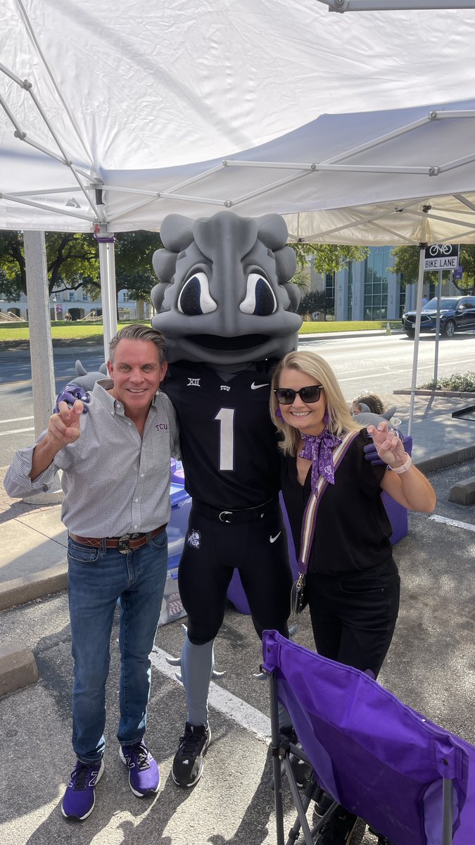 michaeldcrain's tweet image. What a weekend! 🇮🇪 Started Friday w/ the Mayor of Dublin &amp;amp; Irish Commerce Commissioner for the 2026 @AerLingus College Football Classic, then @Jackopierce &amp;amp; Deep Blue Something at @legacywestlive. #GoFrogs @TCUFootball 🐸

Worship at @7CityChurch 🙏, supporting firefighter Caleb…