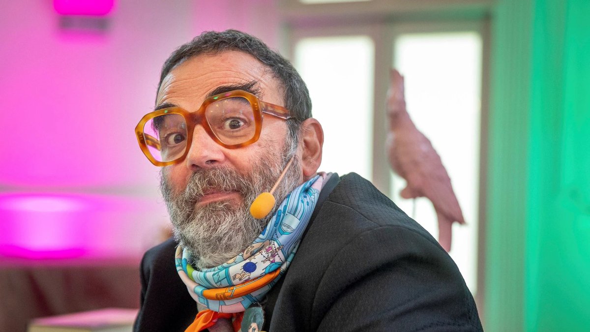 El nou slogan del Comuns per les properes eleccions municipals a BCN:

“Tots som Bop,
  Tots som Pops”

(a ritme de sardana)