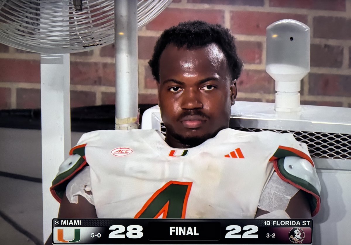 ItsAUThingBlog's tweet image. Gotta love #Noles fans straw-clutching and looking for any signs of life after that loss; a lot hyping #ThomasCastellanos with his that&apos;s-on-me-dogg, post-game energy after the loss.

If THAT is impressive, then what do we say about #RuebenBain on the #Canes&apos; sideline?

Staring…