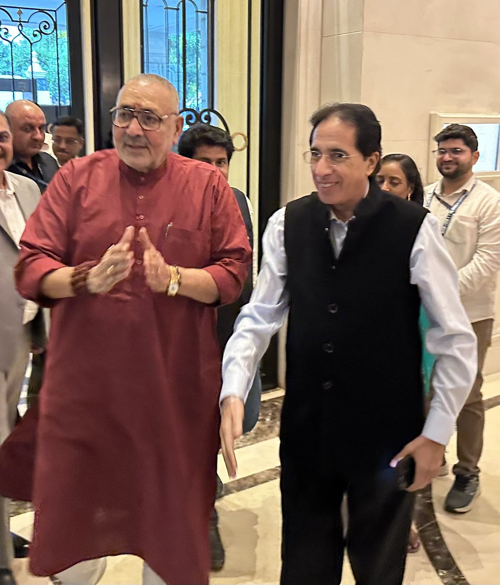 lalit_thukral's tweet image. Today, in the august presence of Shri Giriraj Singh, Hon’ble Minister of Textiles, Govt. of India, at The Leela Palace, New Delhi. Texprocil and Noida Apparel Export Cluster (NAEC) have successfully signed an MoU to promote the use of Kasturi Cotton in garment manufacturing and…