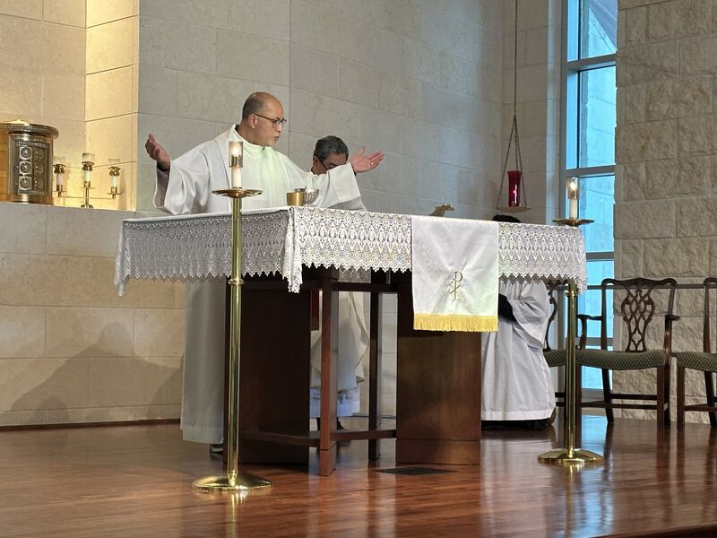Strake Jesuit alumni, you might recognize a familiar face who concelebrated daily Mass this morning! Thank you to Fr. Flavio Bravo, S.J., for starting the day with us in prayer. Comment below your favorite memory of Fr. Bravo! #amdg #wearesj