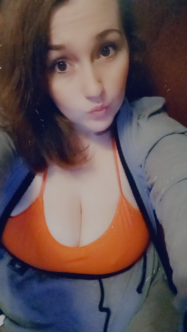 DemonQueenKitten - Happy titty Tuesday https://t.co/LPbgksdyFs https://t.co/eiMzf5MkVT