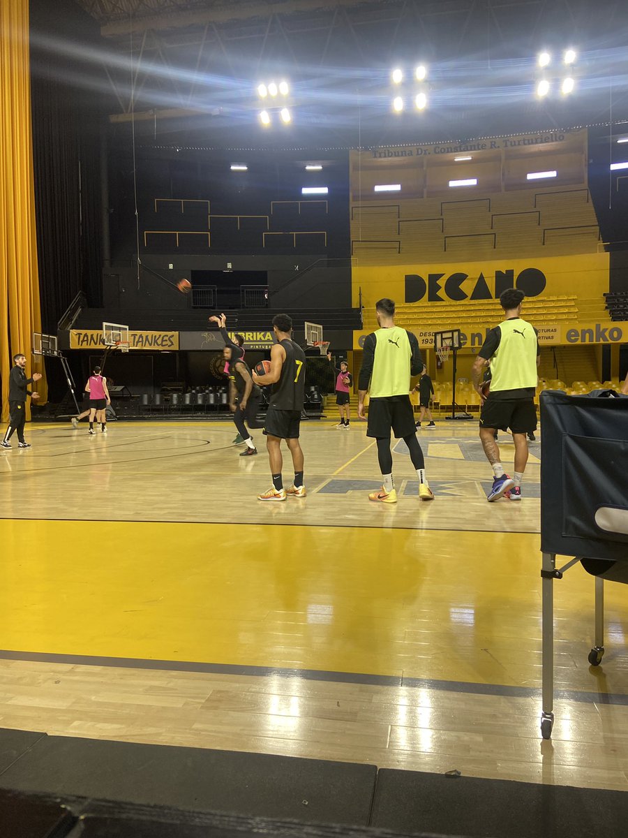 En la semana del clásico 🏀, trabajando duro y con entusiasmo por el comienzo de una nueva LUB.
<a href="/BasketCAPuy/">PEÑAROL | Basketball</a> 
#LaVamosASeguirBuscando